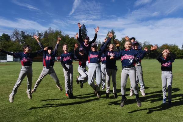 U12: Last-Inning-Showdown sichert Gauting Indians 2 den Doppelerfolg